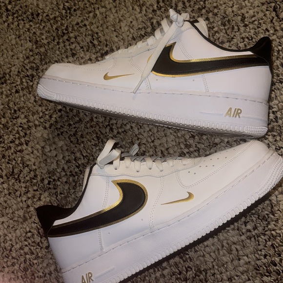 Shoes - Picture 2 of 4